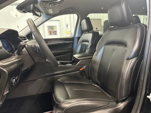 Used 2023 Jeep Grand Cherokee L Limited AWD/4WD image 15