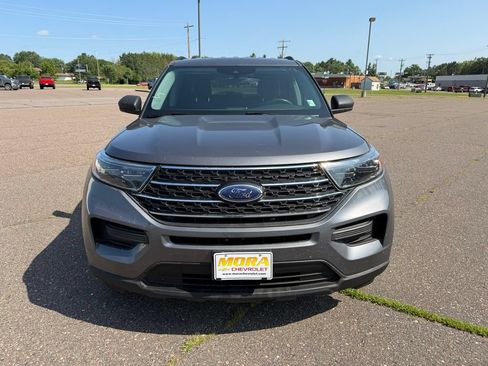 Used 2023 Ford Explorer XLT AWD/4WD image 5