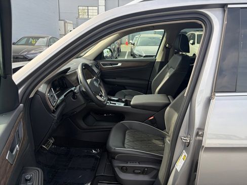 Used 2025 Volkswagen Atlas SEL Premium R-Line AWD/4WD image 30