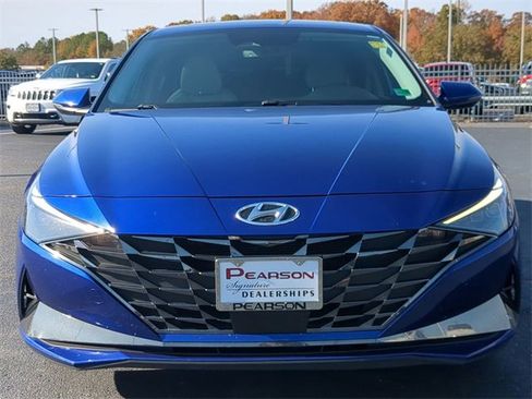 Used 2023 Hyundai Elantra Limited w/ Preferred Accessory Package image 8