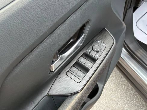 Certified 2025 Nissan Kicks SV AWD/4WD image 12