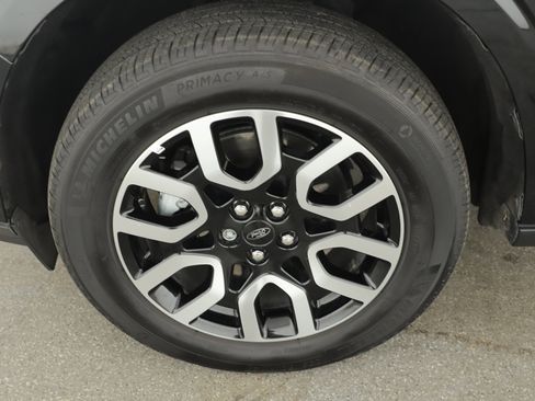 Certified 2024 Ford Maverick Lariat image 3