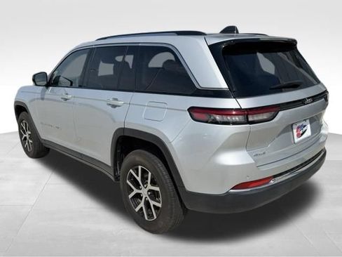 Used 2023 Jeep Grand Cherokee Limited AWD/4WD image 3