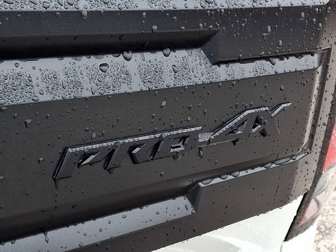 Used 2025 Nissan Frontier PRO-4X image 30