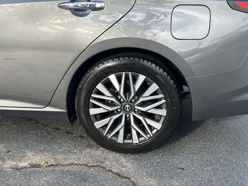 Used 2024 Nissan Altima 2.5 SV FWD image 18