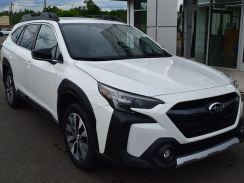 Used 2025 Subaru Outback Limited XT AWD/4WD image 2