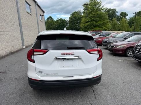 Used 2024 GMC Terrain SLE FWD image 4