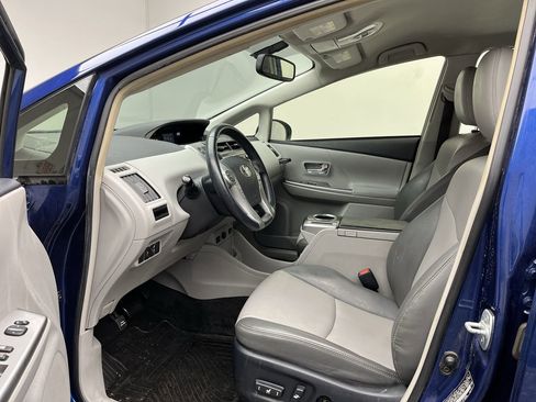 Used 2016 Toyota Prius V 5dr Wgn Five image 3