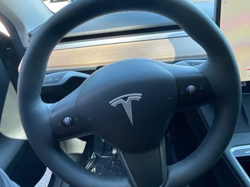 Used 2023 Tesla Model Y Long Range AWD/4WD image 12