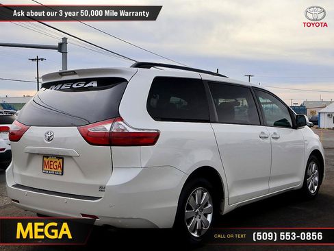 Used 2017 Toyota Sienna XLE image 12