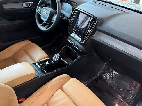 Used 2022 Volvo XC40 T5 Inscription w/ Climate Package image 18