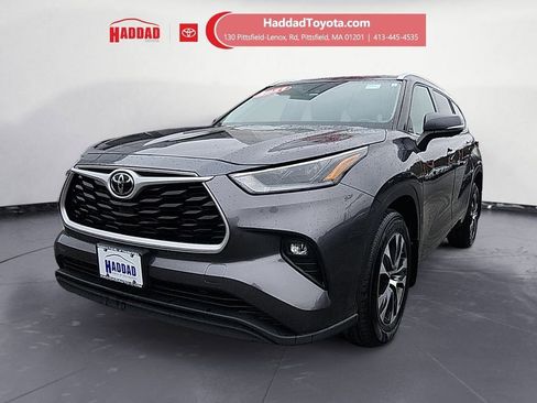 Used 2021 Toyota Highlander XLE AWD/4WD image 1