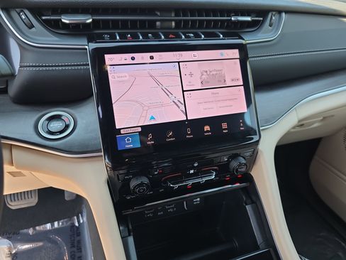 New 2025 Jeep Grand Cherokee Limited AWD/4WD image 18