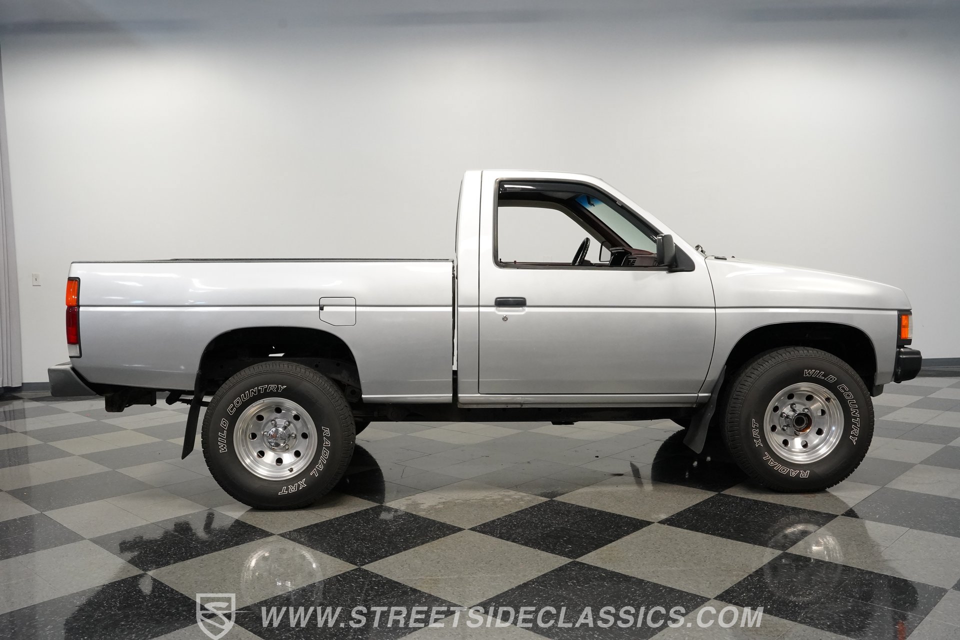 Used 1990 Nissan Pickup 4x4 Regular Cab image 15