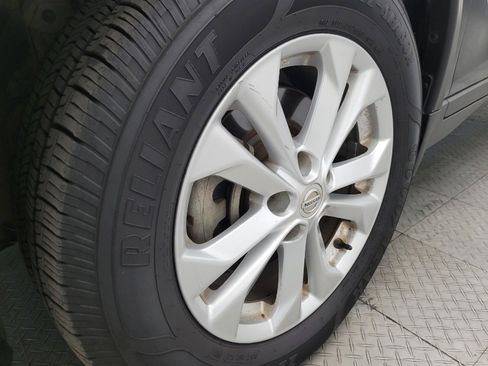 Used 2016 Nissan Rogue SV w/ SV Family Package image 31