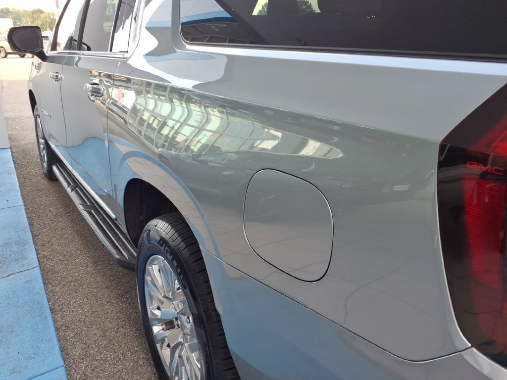 Used 2025 GMC Yukon XL Denali AWD/4WD image 16