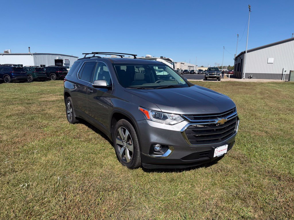 Used 2020 Chevrolet Traverse LT w/ LT Premium Package AWD/4WD image 3