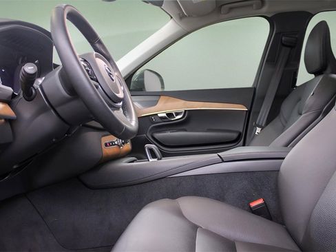 Certified 2025 Volvo XC90 B5 Plus image 18