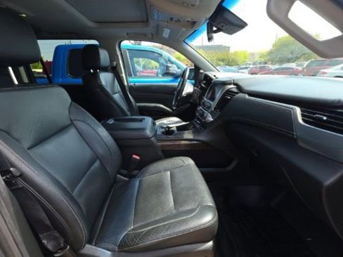 Used 2018 Chevrolet Suburban LT image 6