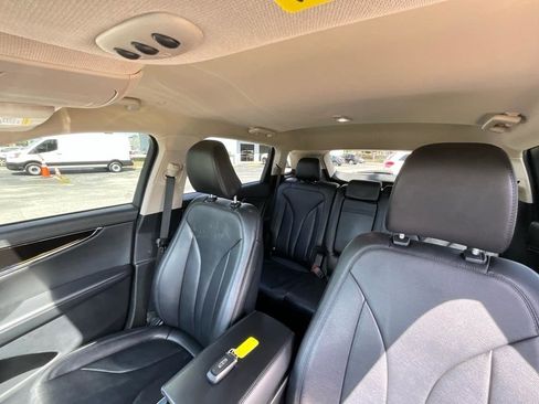 Used 2022 Lincoln Nautilus FWD w/ Premium Package image 10