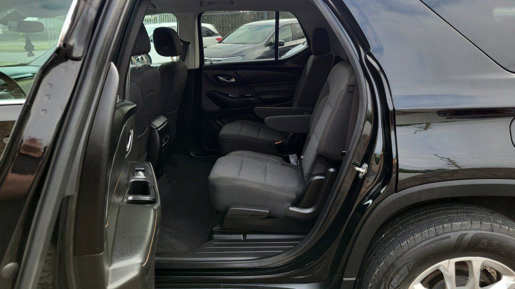 Used 2021 Chevrolet Traverse LT FWD image 25