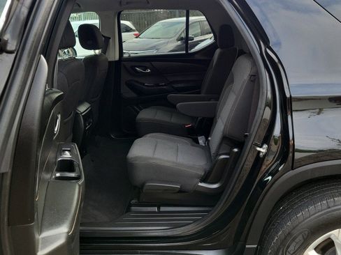 Used 2021 Chevrolet Traverse LT FWD image 25
