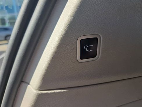 Used 2024 Chrysler Pacifica Touring-L image 54