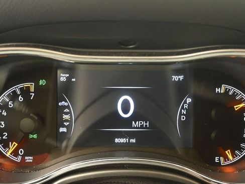 Used 2022 Jeep Grand Cherokee Laredo X image 12