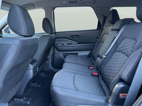 Used 2024 Nissan Pathfinder SV image 5