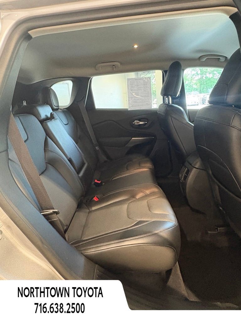 Used 2020 Jeep Cherokee Limited AWD/4WD image 13