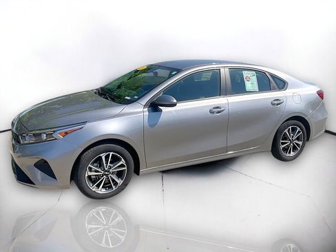 Used 2024 Kia Forte LXS FWD image 2