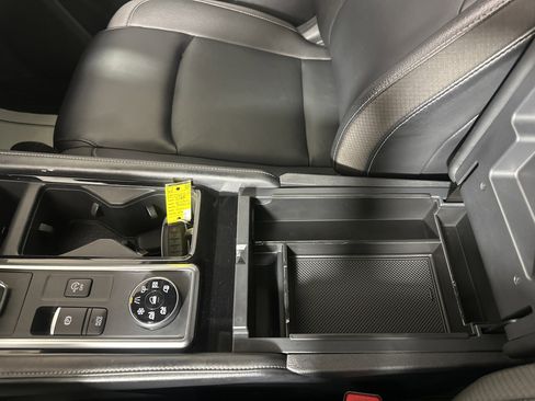 Used 2023 Nissan Pathfinder SL AWD/4WD image 21