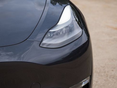 Used 2024 Tesla Model Y Long Range AWD/4WD image 3