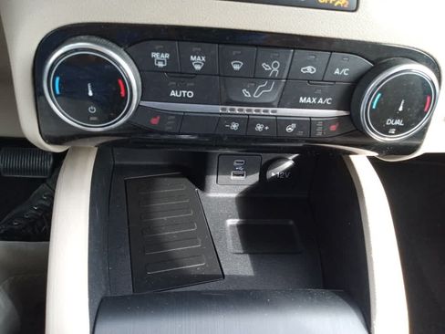 Used 2022 Ford Escape SEL w/ Technology Package AWD/4WD image 19