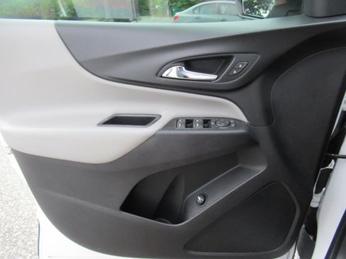 Used 2018 Chevrolet Equinox LT FWD image 18