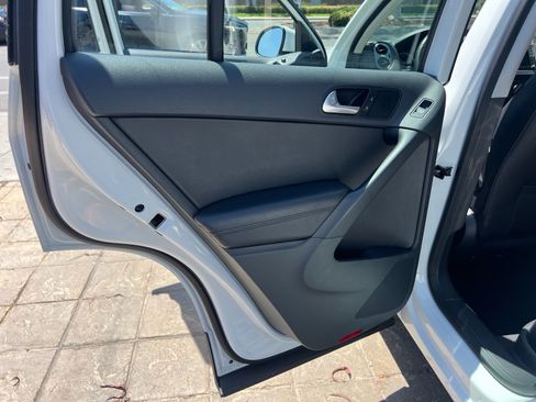 Used 2017 Volkswagen Tiguan S FWD image 27