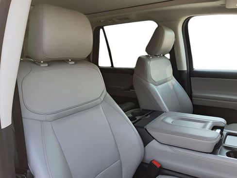 Used 2025 Ford Expedition Active AWD/4WD image 45