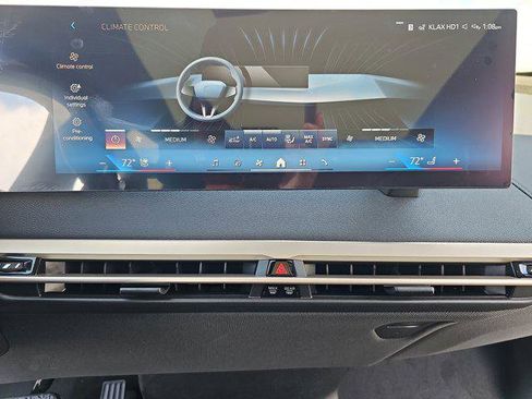 New 2026 BMW iX xDrive60 w/ Premium Package image 24