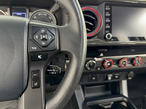 Used 2020 Toyota Tacoma SR5 AWD/4WD image 19