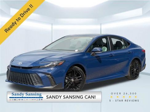 Used 2025 Toyota Camry SE FWD image 1
