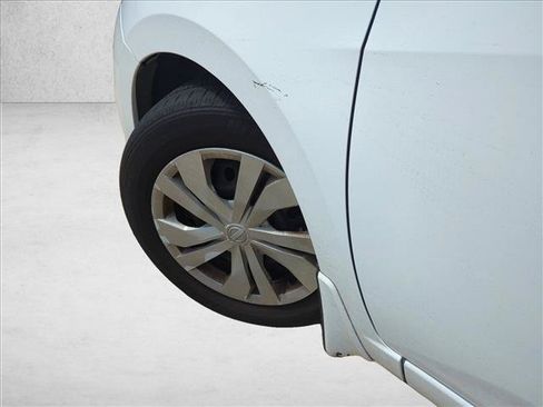 Used 2021 Nissan Versa S FWD image 10