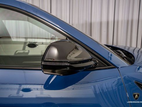 Used 2025 Lamborghini Urus SE image 32