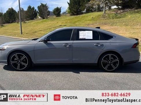 Used 2023 Honda Accord Sport image 2