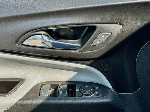 Used 2020 Chevrolet Equinox Premier FWD image 22