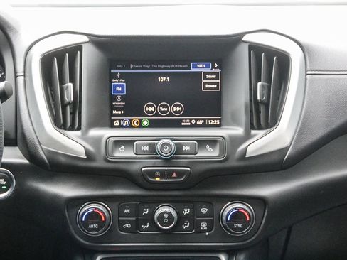 Used 2022 GMC Terrain SLE w/ Driver Convenience Package image 13