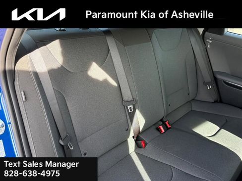 New 2025 Kia K4 LXS image 21