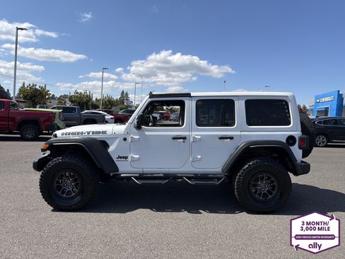 Used 2023 Jeep Wrangler Unlimited Sport AWD/4WD image 2