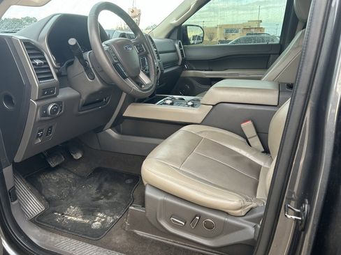 Used 2018 Ford Expedition XLT w/ Equipment Group 202A image 4