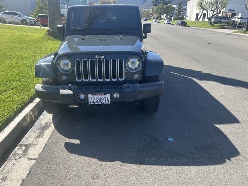 Used 2017 Jeep Wrangler Unlimited Sahara w/ Connectivity Group image 12