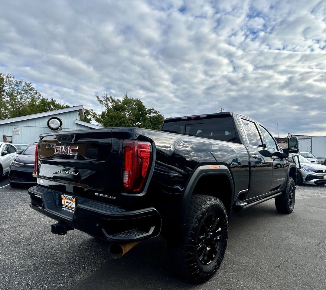 Used 2021 GMC Sierra 2500 Denali w/ Denali Black Diamond Edition AWD/4WD image 3